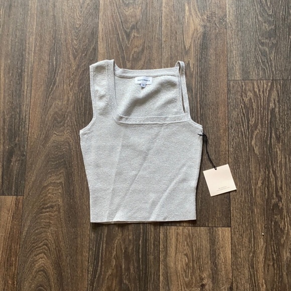 Superdown asymmetrical fitted slightly cropped top - Picture 5 of 8